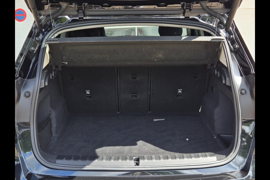 BMW X1 XDRIVE30E X-LINE I SPORTSTOELEN I LEDER I 20 INCH VELGEN I TREKHAAK I