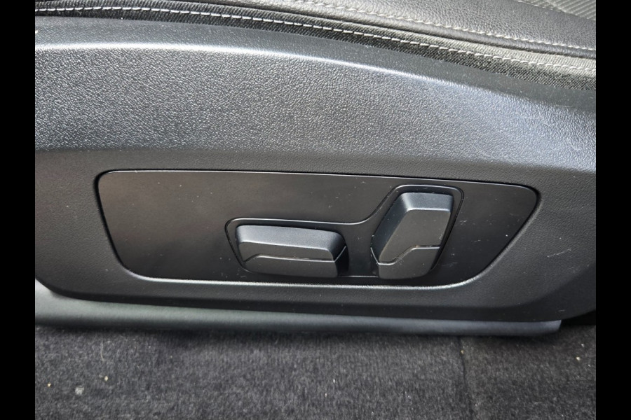 BMW X1 XDRIVE30E X-LINE I SPORTSTOELEN I LEDER I 20 INCH VELGEN I TREKHAAK I