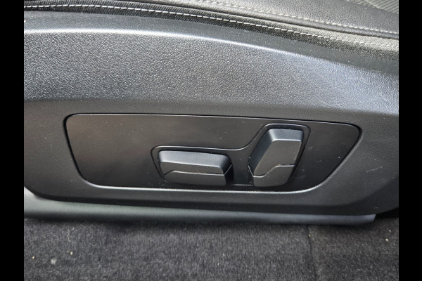 BMW X1 XDRIVE30E X-LINE I SPORTSTOELEN I LEDER I 20 INCH VELGEN I TREKHAAK I