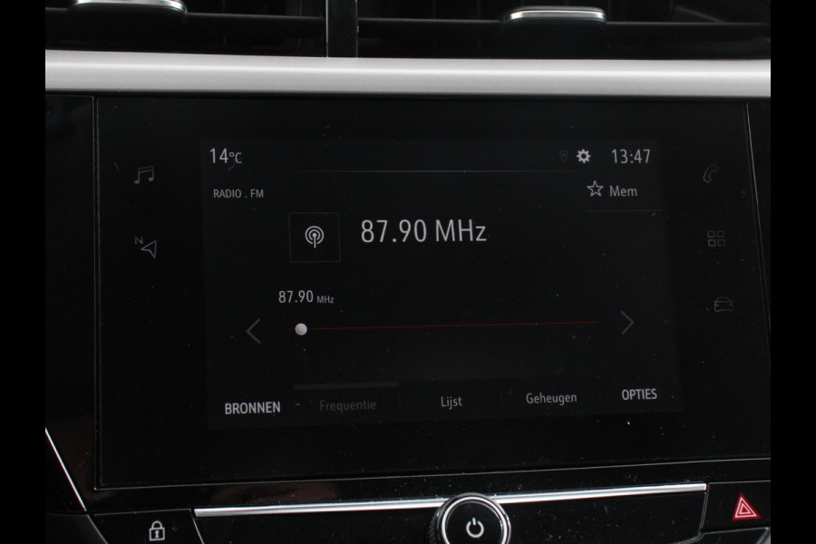 Opel Corsa 1.2 100pk Edition Navigatie Apple Carplay/Android Auto Dab Parkeersensoren achter Cruise Control Lichtmetalen velgen