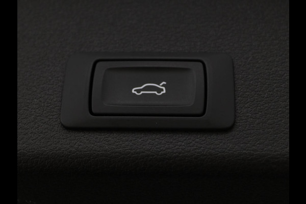 Audi A4 35 TFSI Launch Edition Business | 1e eigenaar | Dealer onderhouden | Trekhaak | Virtual Cockpit | Carplay | Navigatie | Full LED | Parkeerhulp | Climate control | Sportstoelen | Cruise control