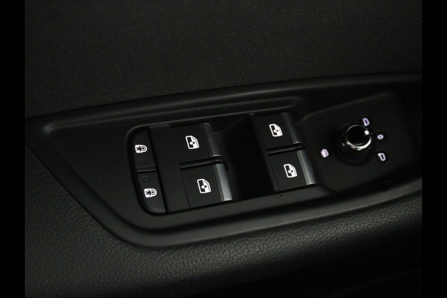 Audi A4 35 TFSI Launch Edition Business | 1e eigenaar | Dealer onderhouden | Trekhaak | Virtual Cockpit | Carplay | Navigatie | Full LED | Parkeerhulp | Climate control | Sportstoelen | Cruise control