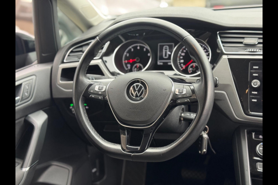 Volkswagen Touran 1.5 TSI Comfortline Business 7p AUT NAVI