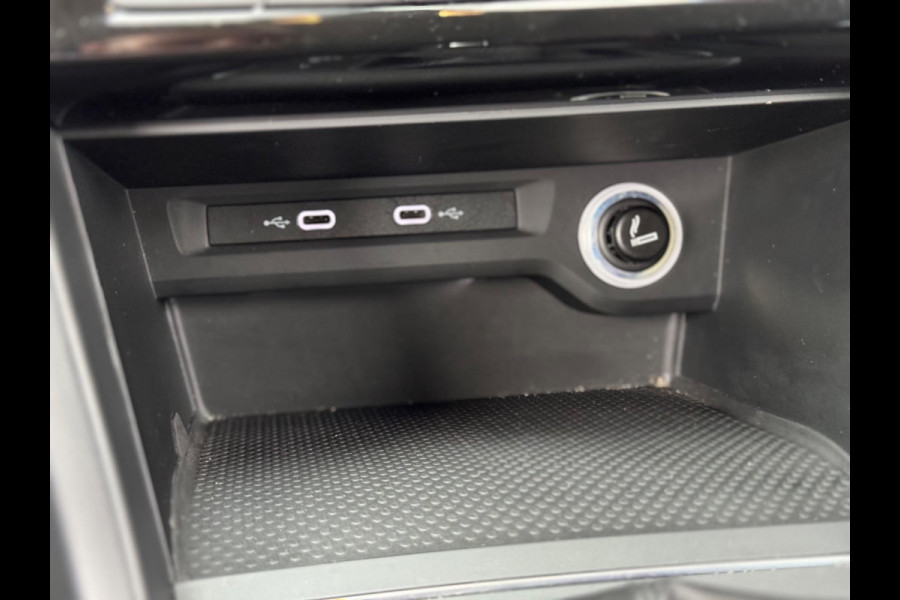 Volkswagen Touran 1.5 TSI Comfortline Business 7p AUT NAVI
