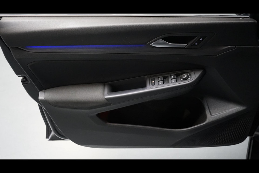 Volkswagen Golf VIII 1.5 eTSI Style AUTOMAAT-ACC-AMBIANCE-CAMERA-IQ LIGHT-MASSAGE-MEMORY-TREKHAAK