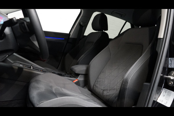 Volkswagen Golf VIII 1.5 eTSI Style AUTOMAAT-ACC-AMBIANCE-CAMERA-IQ LIGHT-MASSAGE-MEMORY-TREKHAAK
