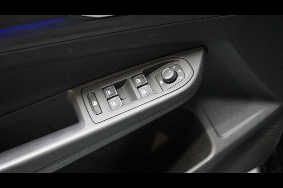 Volkswagen Golf VIII 1.5 eTSI Style AUTOMAAT-ACC-AMBIANCE-CAMERA-IQ LIGHT-MASSAGE-MEMORY-TREKHAAK