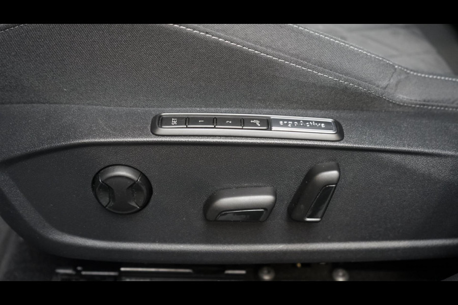 Volkswagen Golf VIII 1.5 eTSI Style AUTOMAAT-ACC-AMBIANCE-CAMERA-IQ LIGHT-MASSAGE-MEMORY-TREKHAAK