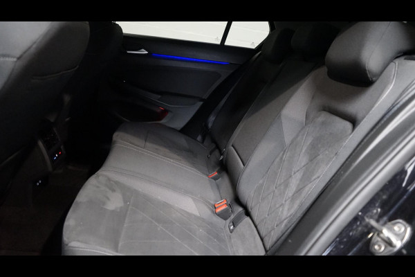 Volkswagen Golf VIII 1.5 eTSI Style AUTOMAAT-ACC-AMBIANCE-CAMERA-IQ LIGHT-MASSAGE-MEMORY-TREKHAAK