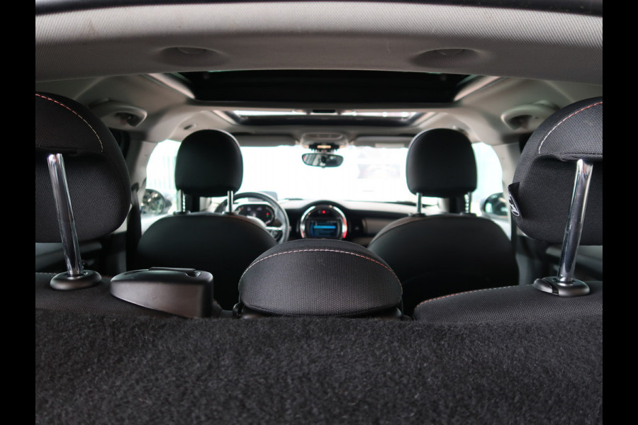 MINI Mini 1.5 Cooper 136pk Business Edition 5-drs. SCHUIFDAK/HARMANKARDON/HUD/CARPLAY/STOELVERWARMING