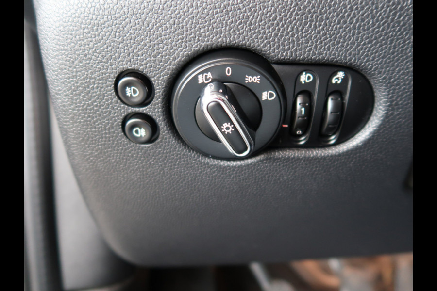 MINI Mini 1.5 Cooper 136pk Business Edition 5-drs. SCHUIFDAK/HARMANKARDON/HUD/CARPLAY/STOELVERWARMING