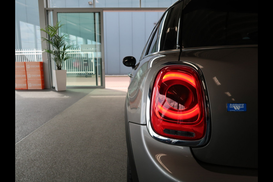 MINI Mini 1.5 Cooper 136pk Business Edition 5-drs. SCHUIFDAK/HARMANKARDON/HUD/CARPLAY/STOELVERWARMING