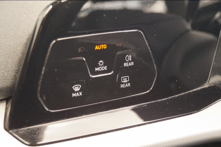 Volkswagen Golf 2.0 TDI 115pk Edition -NAVI-AIRCO-CARPLAY-