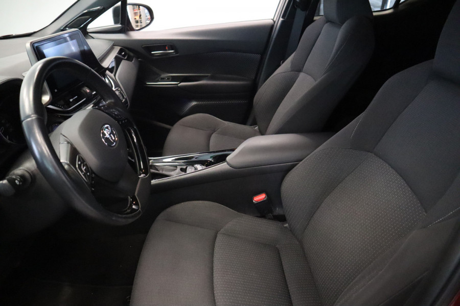Toyota C-HR 1.8 Hybrid Style Navigatie afneembare trekhaak stoelverwarming JBL Cruise Control !! 2e Pinksterdag zijn wij geopend van 12.00 tot 17.00u !!