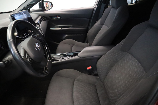 Toyota C-HR 1.8 Hybrid Style Navigatie afneembare trekhaak stoelverwarming JBL Cruise Control !! 2e Pinksterdag zijn wij geopend van 12.00 tot 17.00u !!