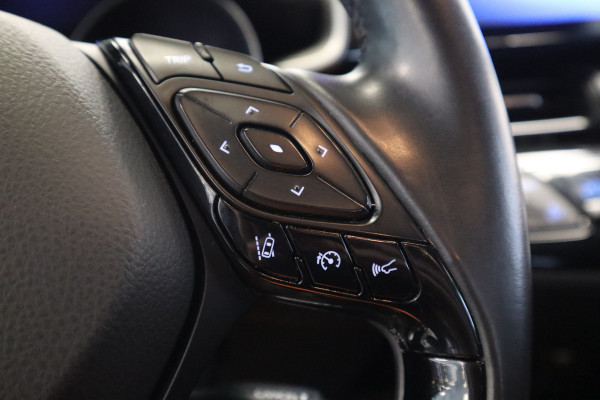 Toyota C-HR 1.8 Hybrid Style Navigatie afneembare trekhaak stoelverwarming JBL Cruise Control !! 2e Pinksterdag zijn wij geopend van 12.00 tot 17.00u !!
