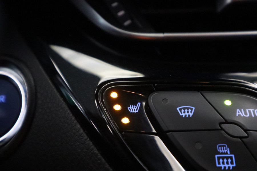 Toyota C-HR 1.8 Hybrid Style Navigatie afneembare trekhaak stoelverwarming JBL Cruise Control !! 2e Pinksterdag zijn wij geopend van 12.00 tot 17.00u !!