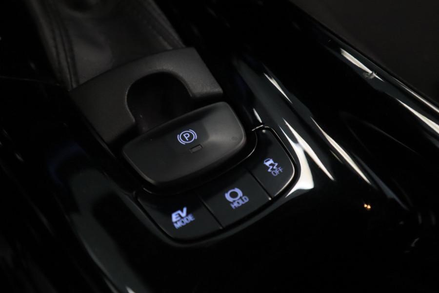 Toyota C-HR 1.8 Hybrid Style Navigatie afneembare trekhaak stoelverwarming JBL Cruise Control !! 2e Pinksterdag zijn wij geopend van 12.00 tot 17.00u !!