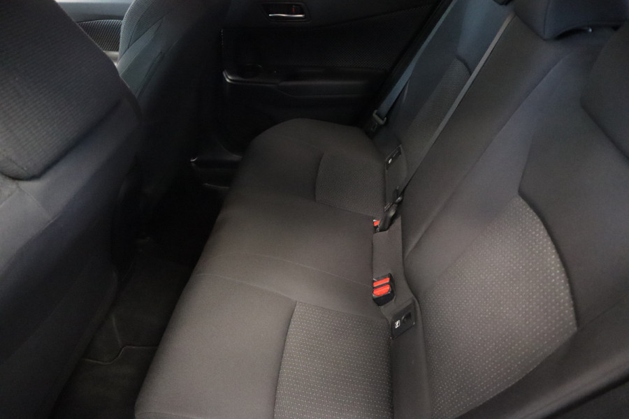 Toyota C-HR 1.8 Hybrid Style Navigatie afneembare trekhaak stoelverwarming JBL Cruise Control !! 2e Pinksterdag zijn wij geopend van 12.00 tot 17.00u !!