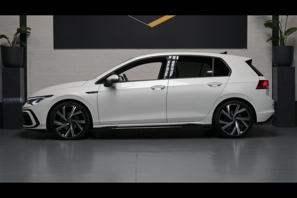 Volkswagen Golf VIII 1.5 eTSI R-Line AUTOMAAT-ACC-AMBIANCE-CARPLAY-DAB-HARMAN KARDON-MODE-NAVIGATIE-TRAVEL ASSIST