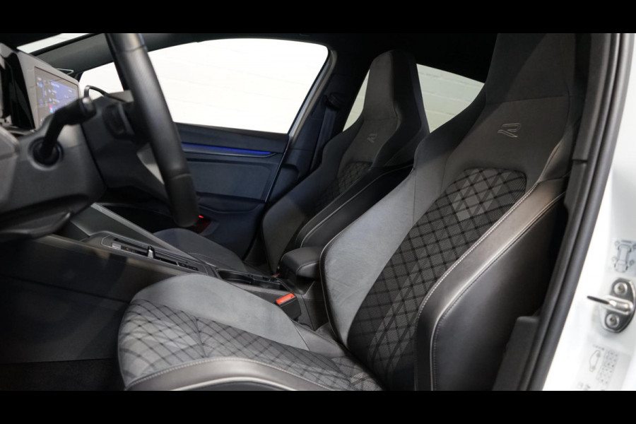 Volkswagen Golf VIII 1.5 eTSI R-Line AUTOMAAT-ACC-AMBIANCE-CARPLAY-DAB-HARMAN KARDON-MODE-NAVIGATIE-TRAVEL ASSIST