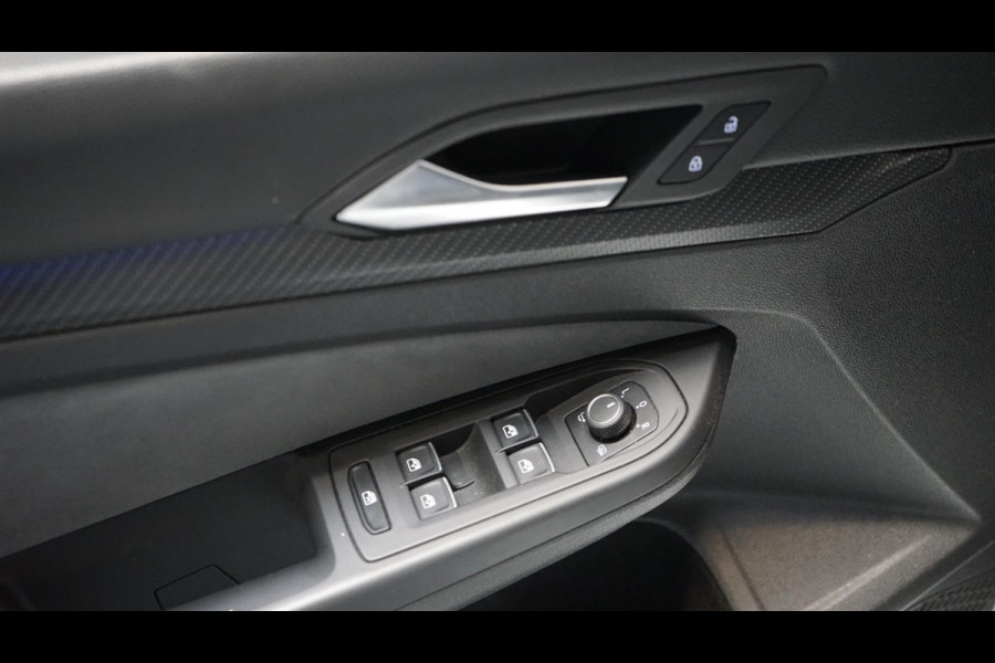 Volkswagen Golf VIII 1.5 eTSI R-Line AUTOMAAT-ACC-AMBIANCE-CARPLAY-DAB-HARMAN KARDON-MODE-NAVIGATIE-TRAVEL ASSIST