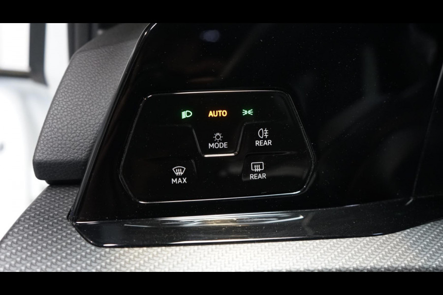 Volkswagen Golf VIII 1.5 eTSI R-Line AUTOMAAT-ACC-AMBIANCE-CARPLAY-DAB-HARMAN KARDON-MODE-NAVIGATIE-TRAVEL ASSIST