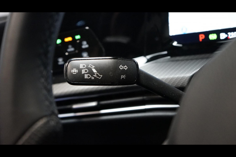 Volkswagen Golf VIII 1.5 eTSI R-Line AUTOMAAT-ACC-AMBIANCE-CARPLAY-DAB-HARMAN KARDON-MODE-NAVIGATIE-TRAVEL ASSIST