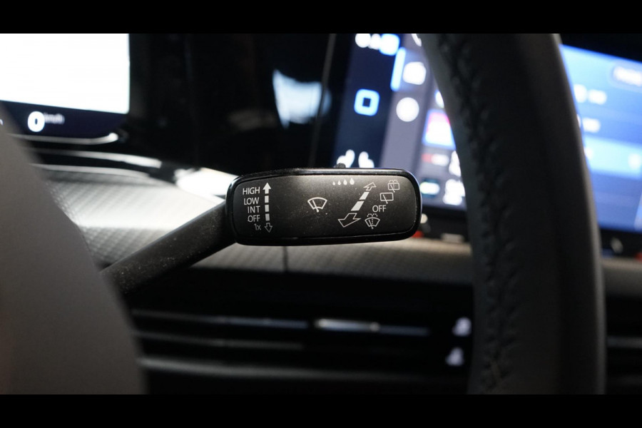 Volkswagen Golf VIII 1.5 eTSI R-Line AUTOMAAT-ACC-AMBIANCE-CARPLAY-DAB-HARMAN KARDON-MODE-NAVIGATIE-TRAVEL ASSIST