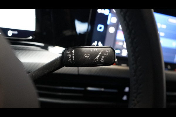 Volkswagen Golf VIII 1.5 eTSI R-Line AUTOMAAT-ACC-AMBIANCE-CARPLAY-DAB-HARMAN KARDON-MODE-NAVIGATIE-TRAVEL ASSIST