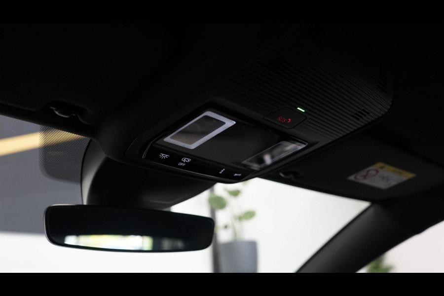 Volkswagen Golf VIII 1.5 eTSI R-Line AUTOMAAT-ACC-AMBIANCE-CARPLAY-DAB-HARMAN KARDON-MODE-NAVIGATIE-TRAVEL ASSIST