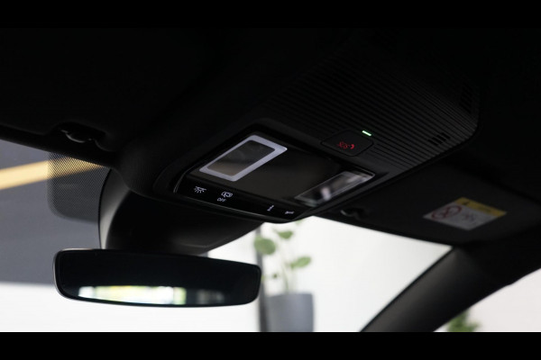 Volkswagen Golf VIII 1.5 eTSI R-Line AUTOMAAT-ACC-AMBIANCE-CARPLAY-DAB-HARMAN KARDON-MODE-NAVIGATIE-TRAVEL ASSIST