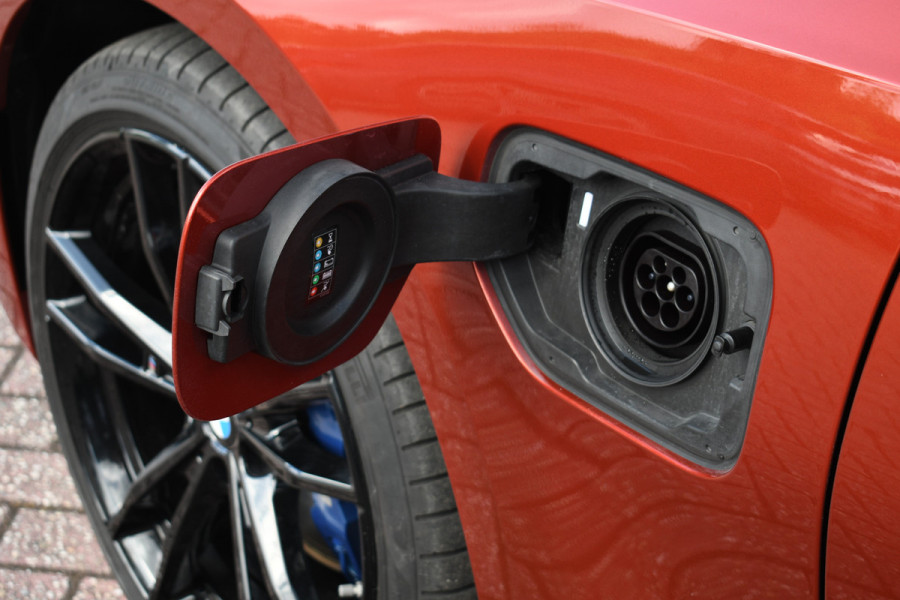 BMW 3-serie 330e M-Sport Pano ACC HUD 360 H/K Laser El-zetels El-klep 19inch