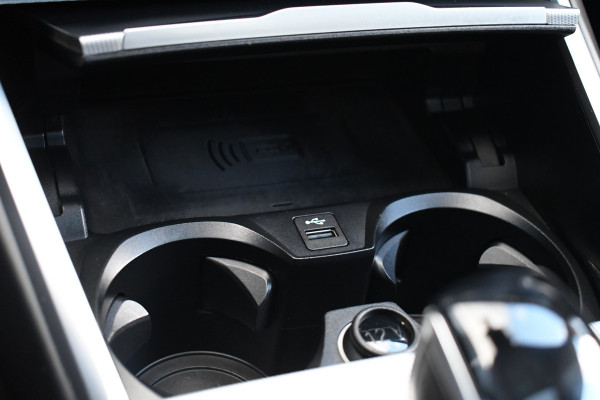 BMW 3-serie 330e M-Sport Pano ACC HUD 360 H/K Laser El-zetels El-klep 19inch