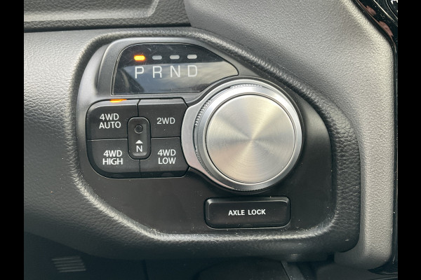 Dodge Ram 1500 5.7 V8 4x4 Crew Cab Laramie Pano Full Navi SideSteps Trekhaak Luchtvering