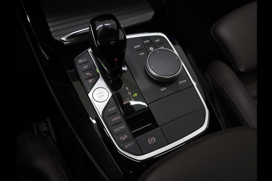 BMW X3 xDrive30e LCI High Executive | Panoramadak | Sportstoelen | Head Up | 360 | Keyless | Carplay | Trekhaak