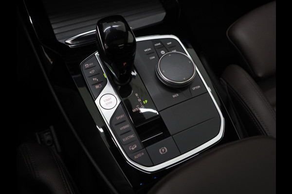 BMW X3 xDrive30e LCI High Executive | Panoramadak | Sportstoelen | Head Up | 360 | Keyless | Carplay | Trekhaak