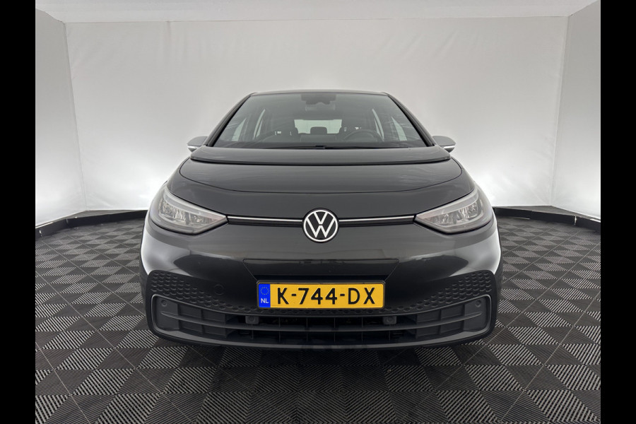 Volkswagen ID.3 First 58 kWh (INCL-BTW) *ADAPTIVE-CRUISE | FULL-LED | NAVI-FULLMAP | DIGI-COCKPIT | HEATED-COMFORT-SEATS | DAB+ | AMBIENT-LIGHT | MICROFIBRE | ECC | IQ-DRIVE | PDC | 18''ALU *