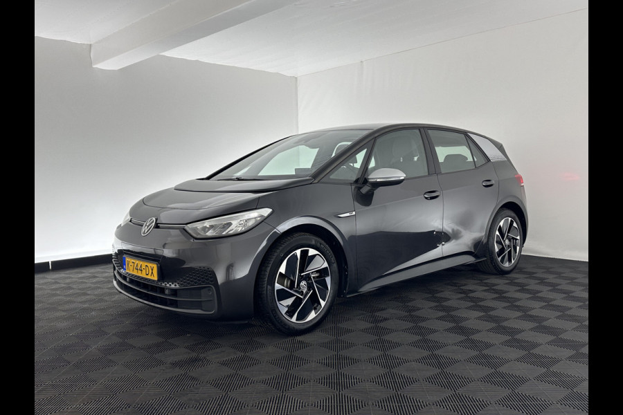 Volkswagen ID.3 First 58 kWh (INCL-BTW) *ADAPTIVE-CRUISE | FULL-LED | NAVI-FULLMAP | DIGI-COCKPIT | HEATED-COMFORT-SEATS | DAB+ | AMBIENT-LIGHT | MICROFIBRE | ECC | IQ-DRIVE | PDC | 18''ALU *