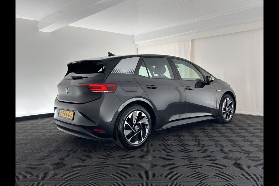 Volkswagen ID.3 First 58 kWh (INCL-BTW) *ADAPTIVE-CRUISE | FULL-LED | NAVI-FULLMAP | DIGI-COCKPIT | HEATED-COMFORT-SEATS | DAB+ | AMBIENT-LIGHT | MICROFIBRE | ECC | IQ-DRIVE | PDC | 18''ALU *