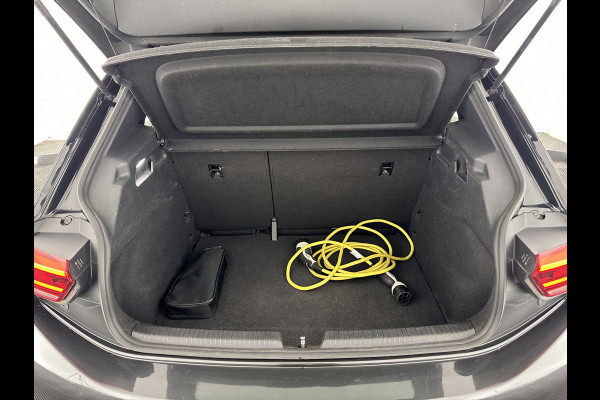 Volkswagen ID.3 First 58 kWh (INCL-BTW) *ADAPTIVE-CRUISE | FULL-LED | NAVI-FULLMAP | DIGI-COCKPIT | HEATED-COMFORT-SEATS | DAB+ | AMBIENT-LIGHT | MICROFIBRE | ECC | IQ-DRIVE | PDC | 18''ALU *