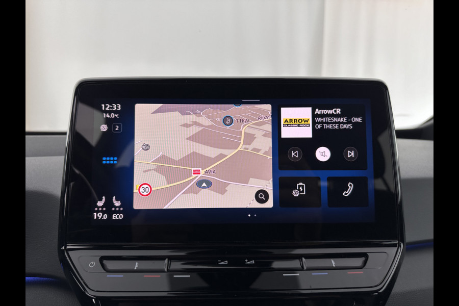 Volkswagen ID.3 First 58 kWh (INCL-BTW) *ADAPTIVE-CRUISE | FULL-LED | NAVI-FULLMAP | DIGI-COCKPIT | HEATED-COMFORT-SEATS | DAB+ | AMBIENT-LIGHT | MICROFIBRE | ECC | IQ-DRIVE | PDC | 18''ALU *