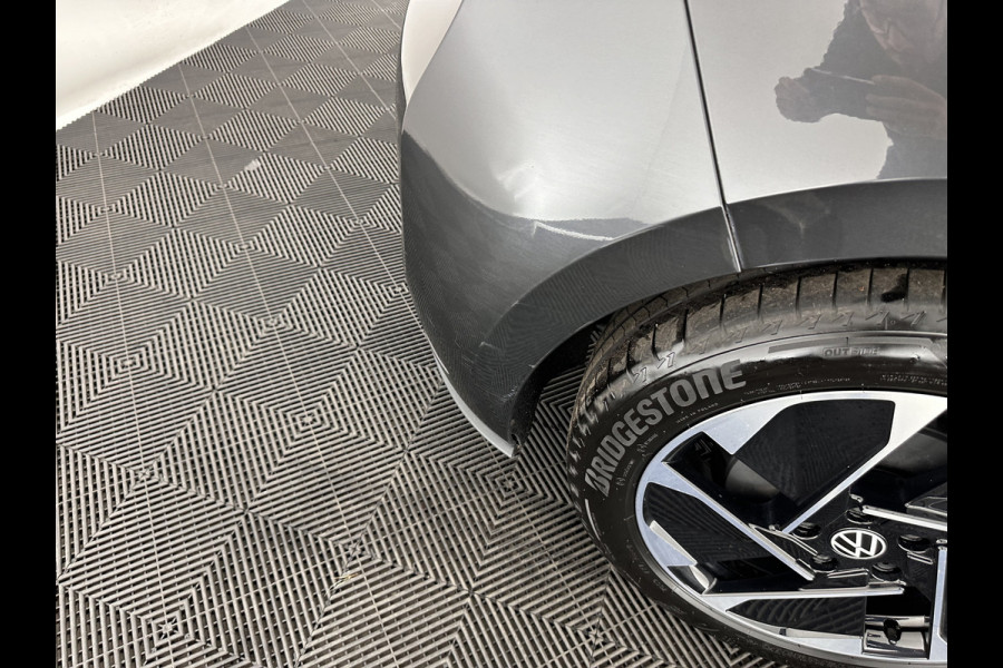 Volkswagen ID.3 First 58 kWh (INCL-BTW) *ADAPTIVE-CRUISE | FULL-LED | NAVI-FULLMAP | DIGI-COCKPIT | HEATED-COMFORT-SEATS | DAB+ | AMBIENT-LIGHT | MICROFIBRE | ECC | IQ-DRIVE | PDC | 18''ALU *