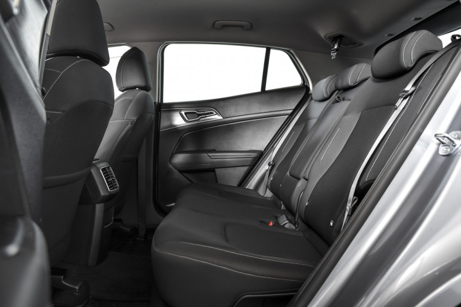 Kia Sportage 1.6 T-GDi MHEV 160 PK DynamicLine - Automaat | Dig. Cockpit | Adapt. Cruise | Stuur-+Stuurverw. | PDC | Camera | NAV + App. Connect | ECC | LM 17" | 1983