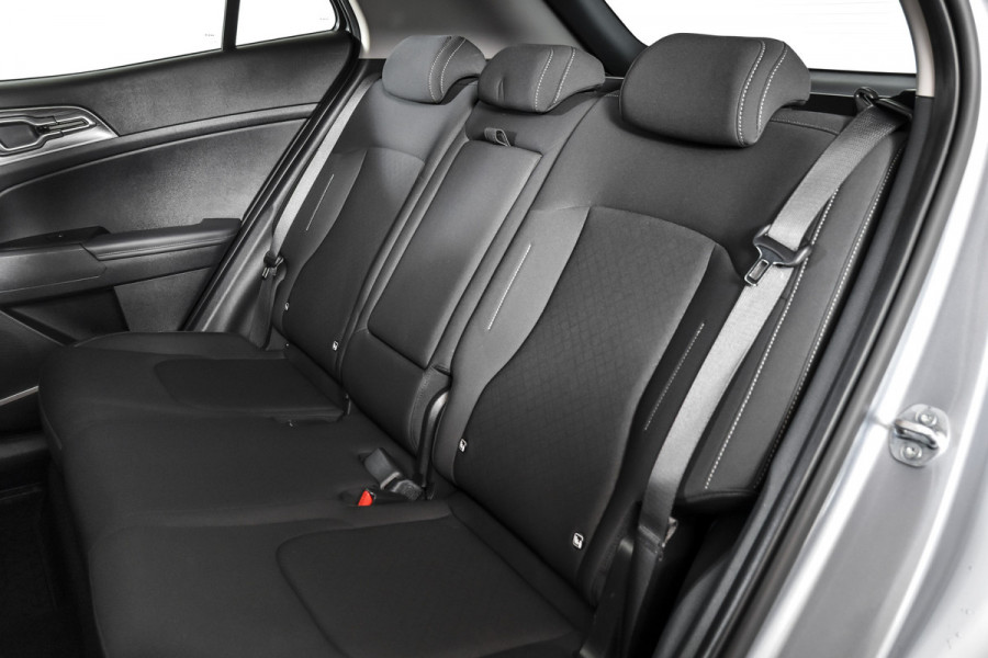 Kia Sportage 1.6 T-GDi MHEV 160 PK DynamicLine - Automaat | Dig. Cockpit | Adapt. Cruise | Stuur-+Stuurverw. | PDC | Camera | NAV + App. Connect | ECC | LM 17" | 1983