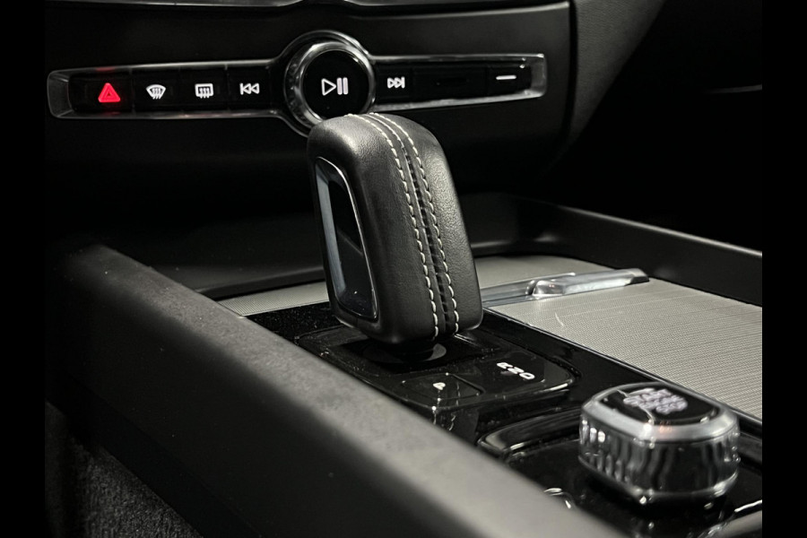 Volvo XC60 2.0 T6 Plug-in hybrid AWD R-Design Open dak | Harman/Kardon | Trekhaak | Adapt. Cruise c. | Keyless