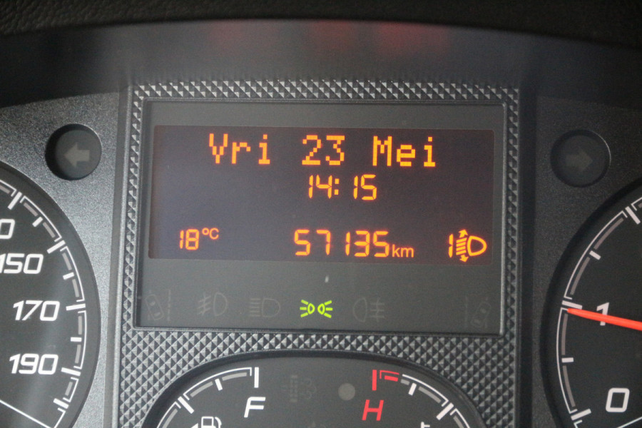 Peugeot Boxer 2.2 BlueHDI 120 | L2H2 | 2.5t trekgewicht | Standkachel | Cruise | Airco..
