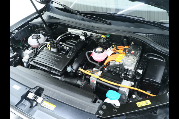Volkswagen Tiguan 1.4 TSI eHybrid R-Line Exclusive | Panoramadak | Leder | Head Up | 360 | Adaptive Cruise | Carplay