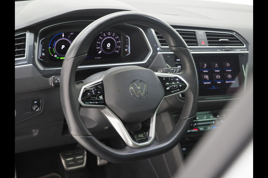 Volkswagen Tiguan 1.4 TSI eHybrid R-Line Exclusive | Panoramadak | Leder | Head Up | 360 | Adaptive Cruise | Carplay