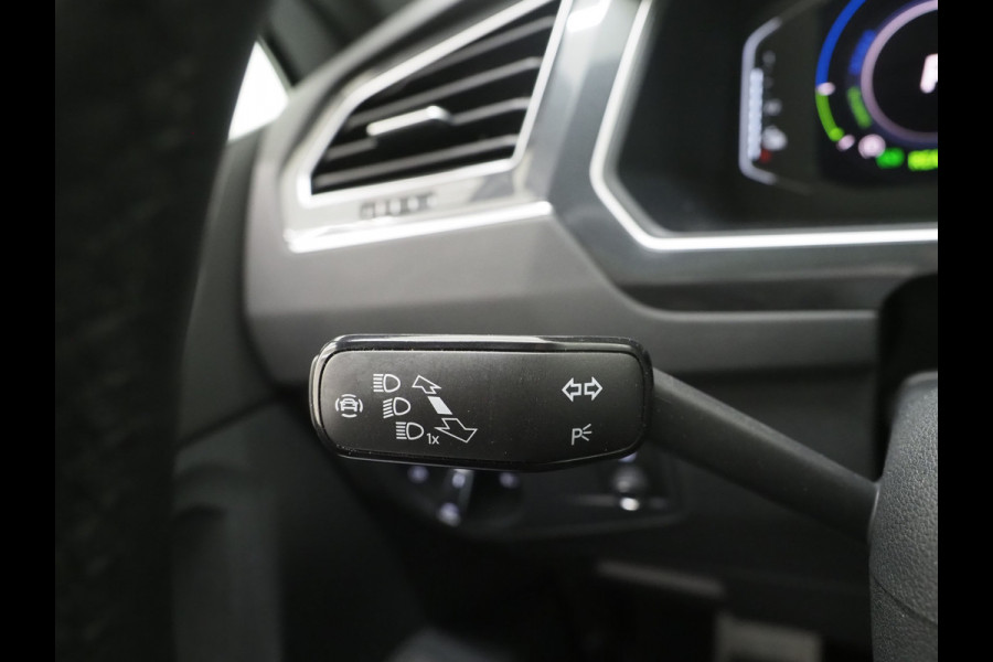 Volkswagen Tiguan 1.4 TSI eHybrid R-Line Exclusive | Panoramadak | Leder | Head Up | 360 | Adaptive Cruise | Carplay